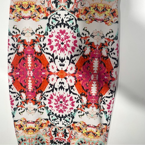 bebe brand new skirt,  very comfortable fabric and does not wrinkle. - Picture 2 of 8